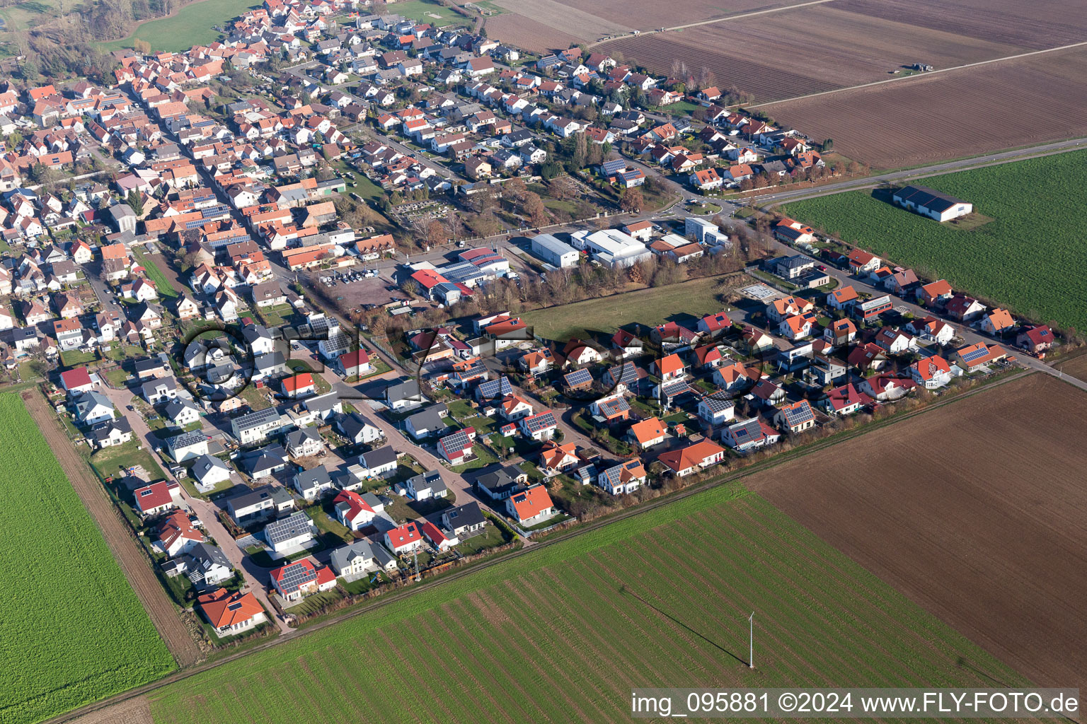 Steinweiler dans le département Rhénanie-Palatinat, Allemagne du point de vue du drone