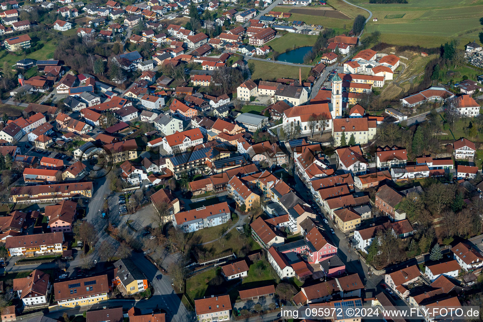 Vue d'oiseau de Bad Birnbach dans le département Bavière, Allemagne