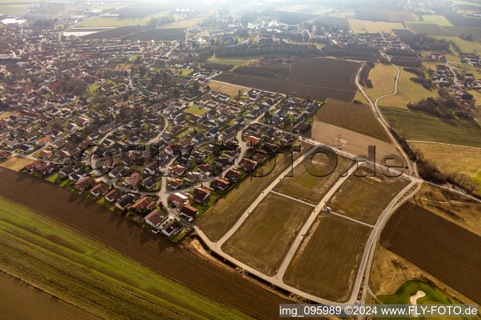 Vue aérienne de Nouvelle zone de développement à le quartier Aunham in Bad Birnbach dans le département Bavière, Allemagne