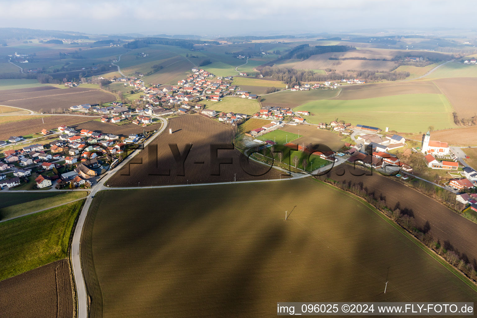 Vue aérienne de Quartier Schmidham in Ruhstorf an der Rott dans le département Bavière, Allemagne