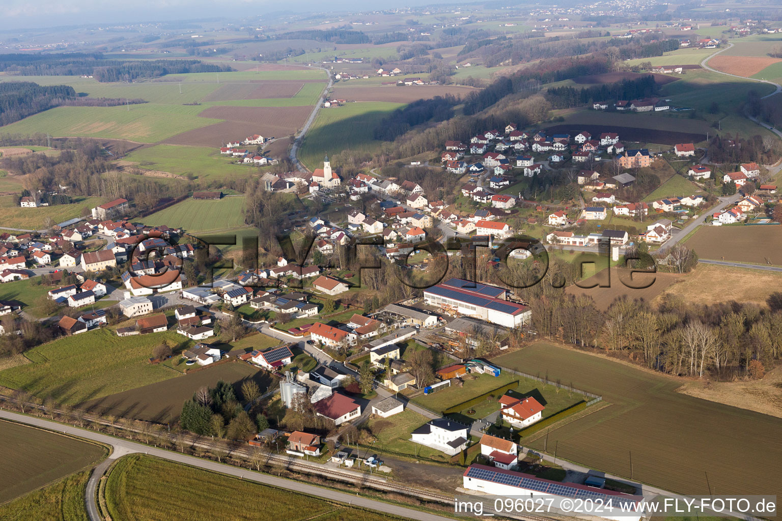 Vue aérienne de Quartier Engertsham in Fürstenzell dans le département Bavière, Allemagne