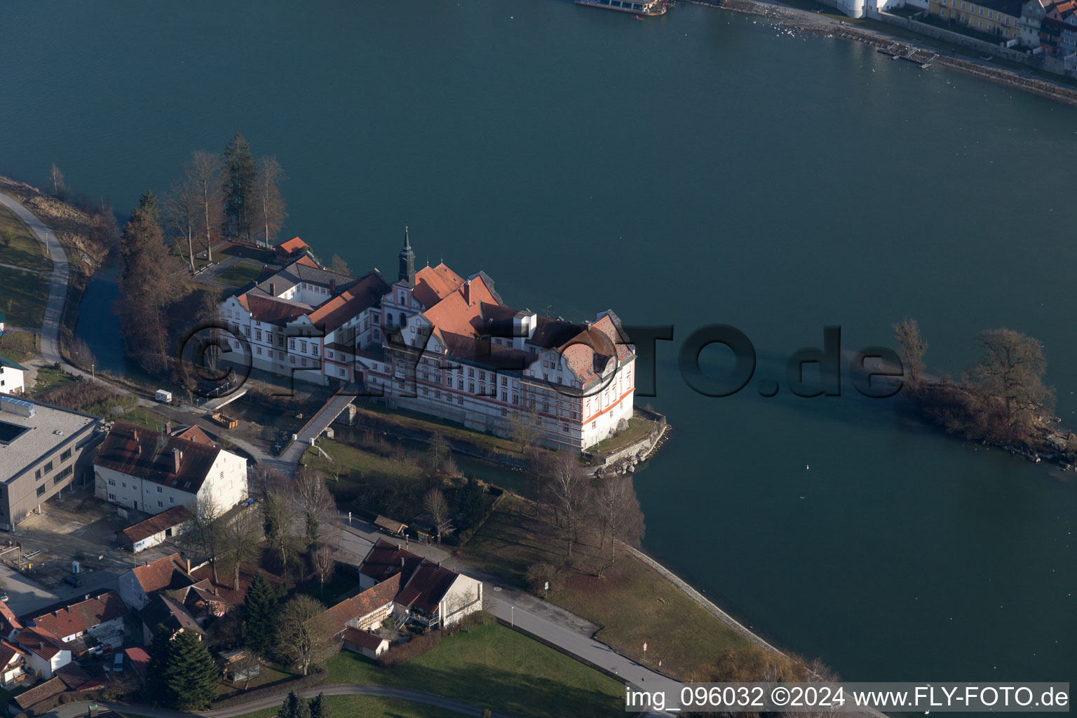 Vue aérienne de Neuhaus am Inn dans le département Bavière, Allemagne