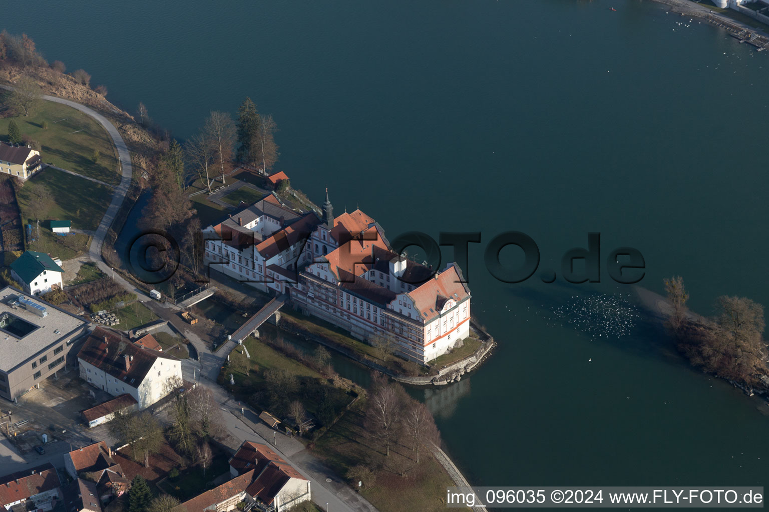 Vue oblique de Neuhaus am Inn dans le département Bavière, Allemagne