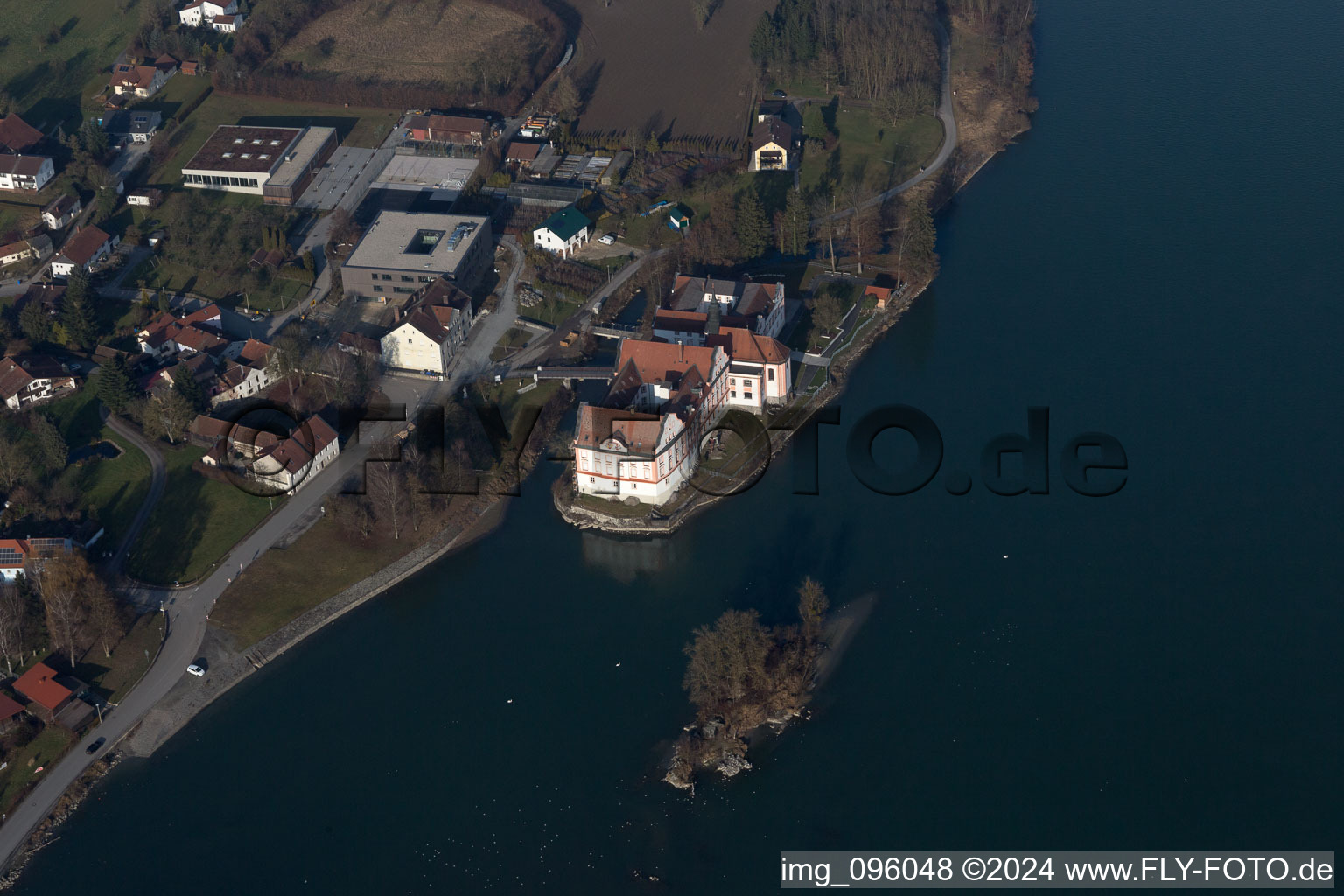 Vue d'oiseau de Neuhaus am Inn dans le département Bavière, Allemagne