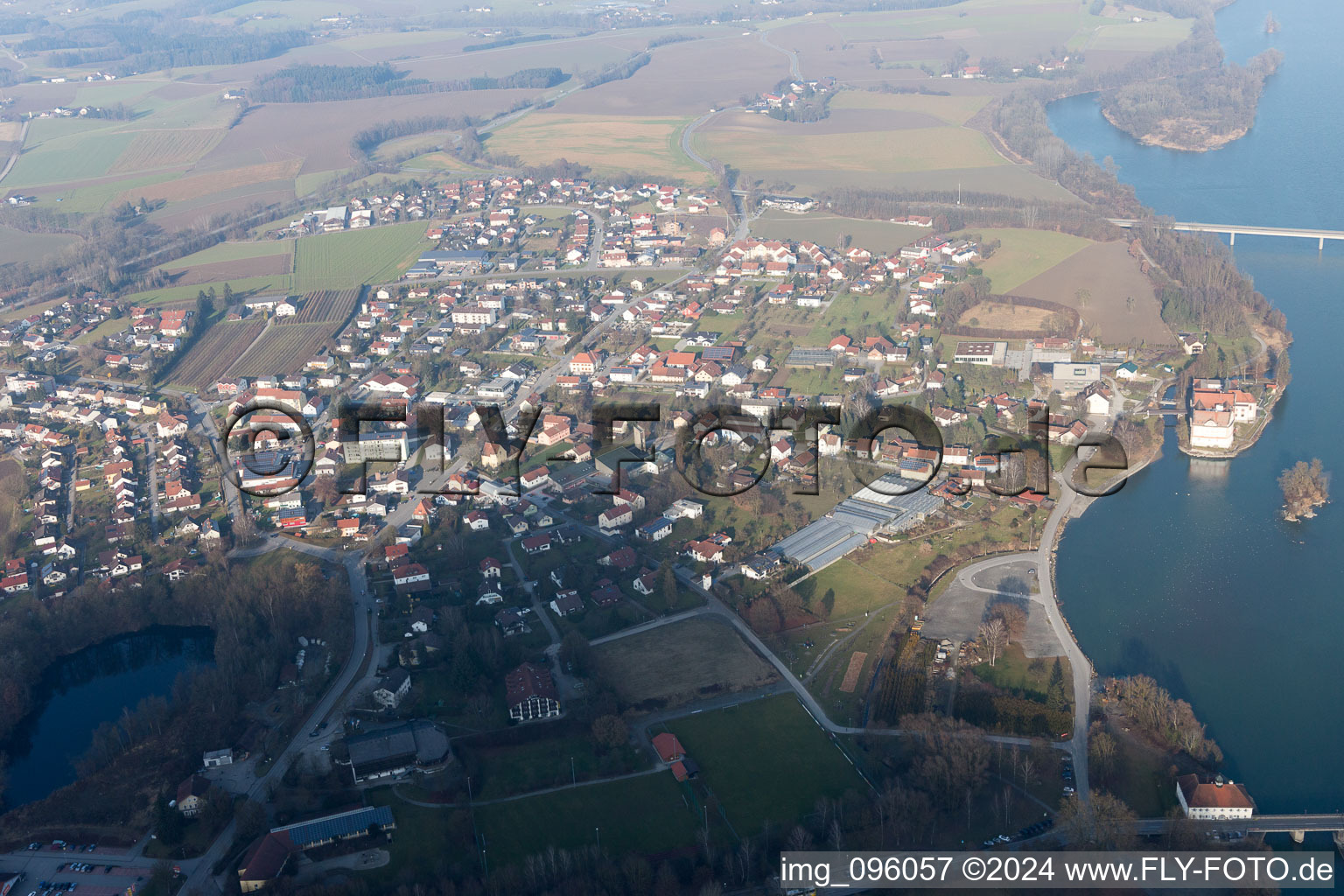 Neuhaus am Inn dans le département Bavière, Allemagne du point de vue du drone