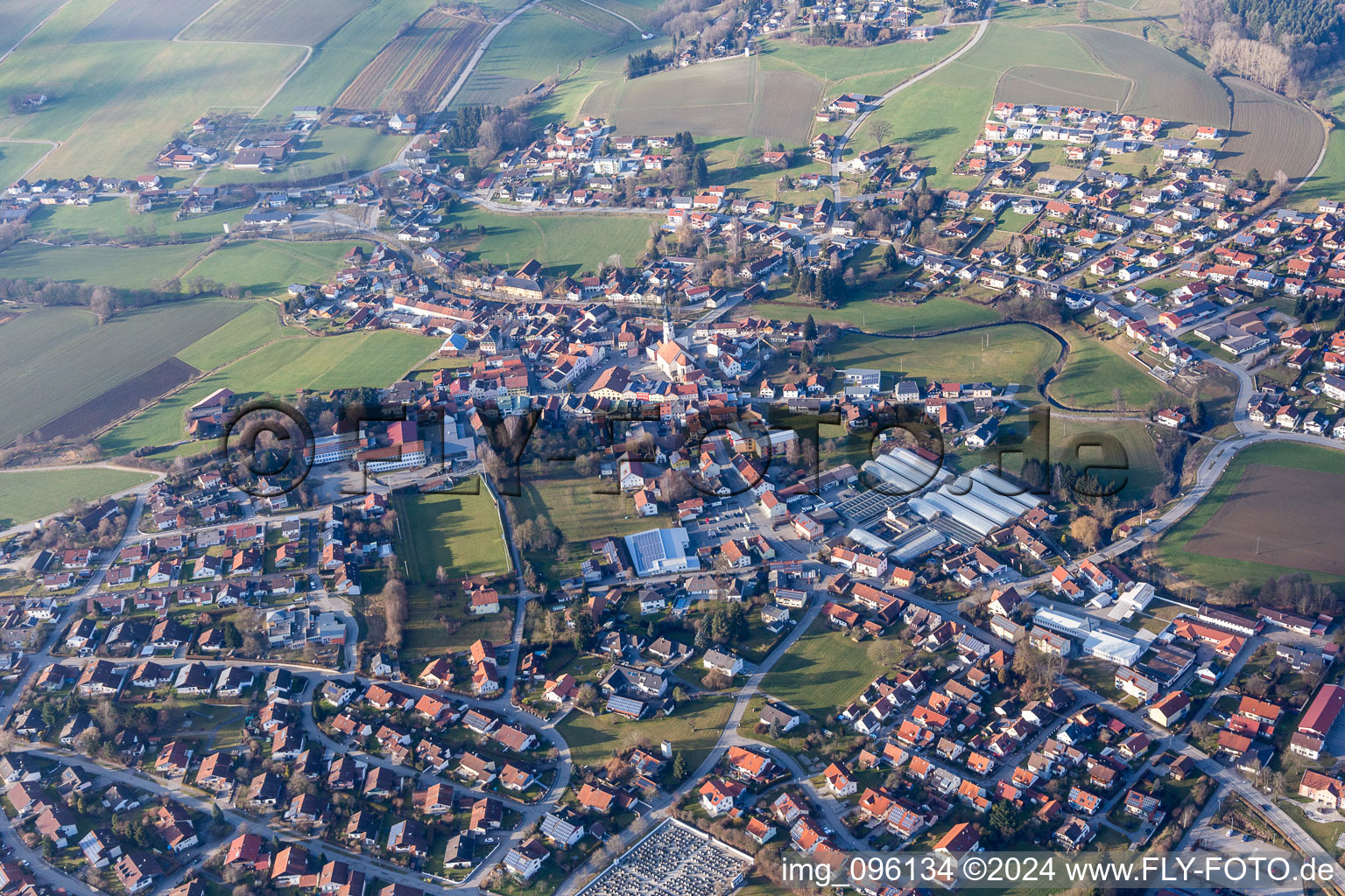 Vue aérienne de Champs agricoles et surfaces utilisables à Triftern dans le département Bavière, Allemagne