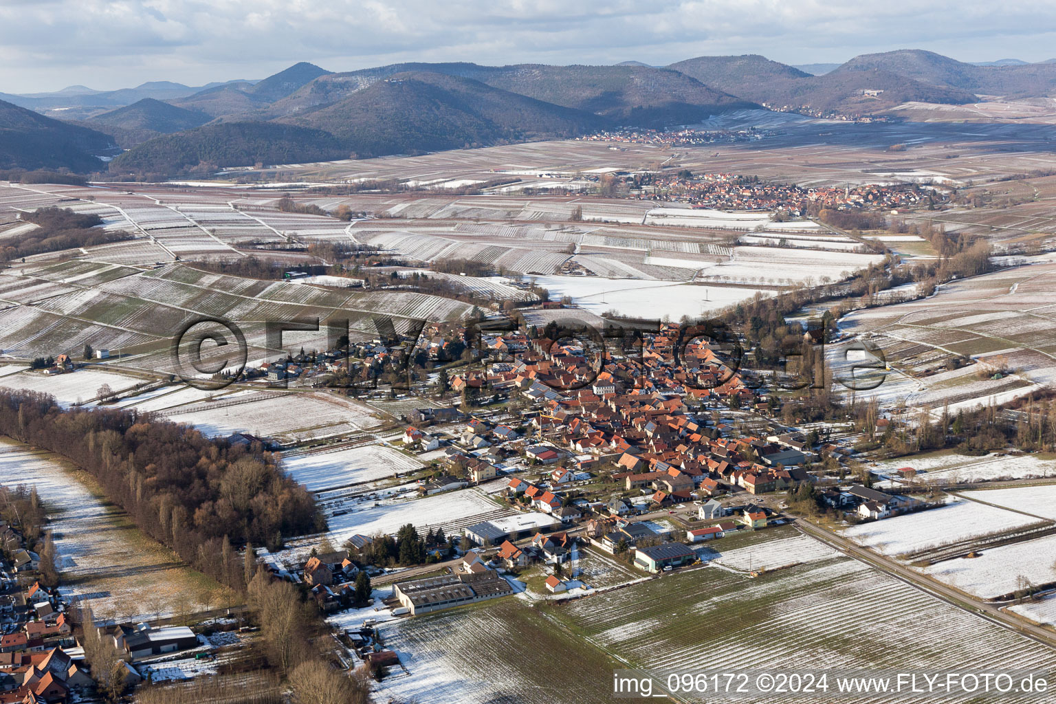 Quartier Heuchelheim in Heuchelheim-Klingen dans le département Rhénanie-Palatinat, Allemagne d'en haut