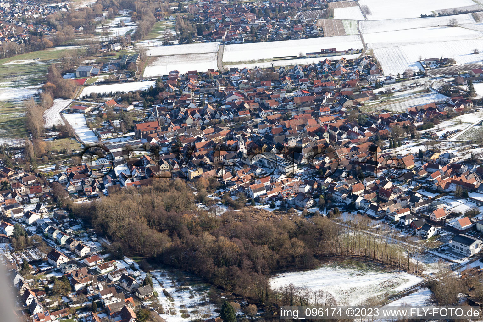 Vue aérienne de En hiver à le quartier Ingenheim in Billigheim-Ingenheim dans le département Rhénanie-Palatinat, Allemagne