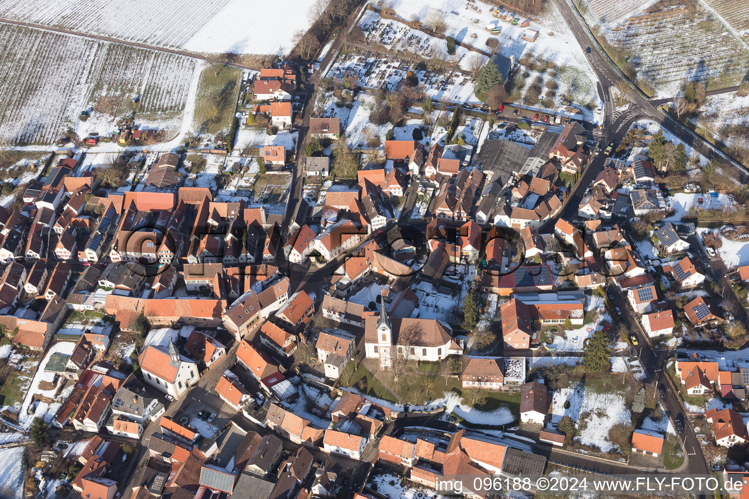 Vue d'oiseau de Göcklingen dans le département Rhénanie-Palatinat, Allemagne