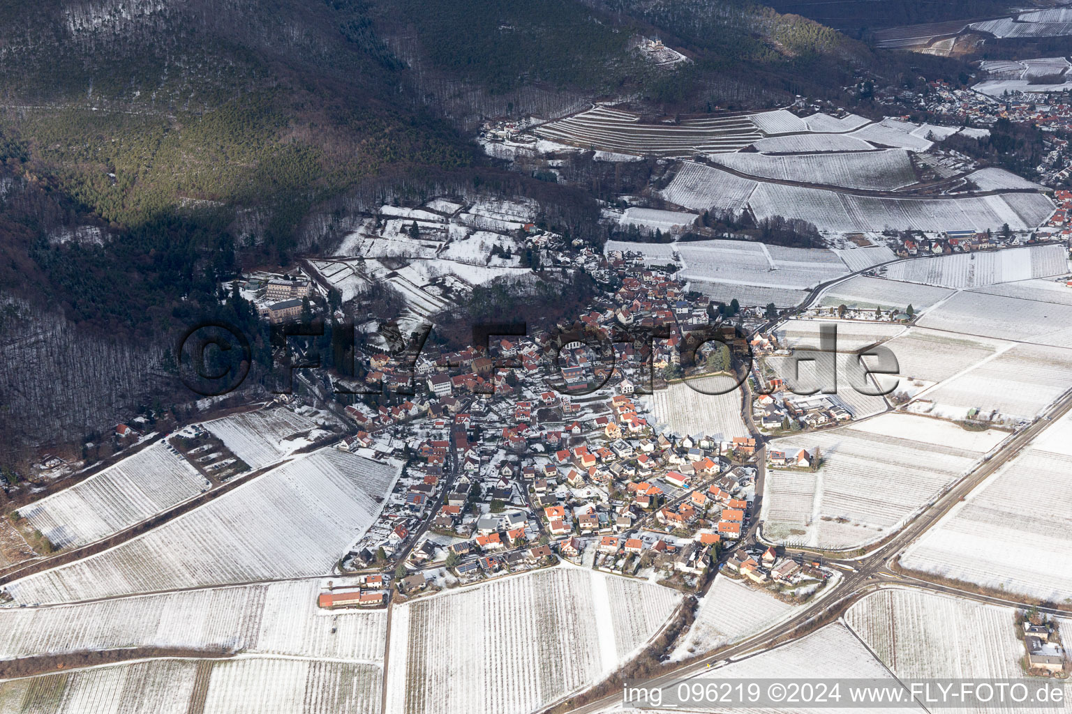 Enregistrement par drone de Gleisweiler dans le département Rhénanie-Palatinat, Allemagne