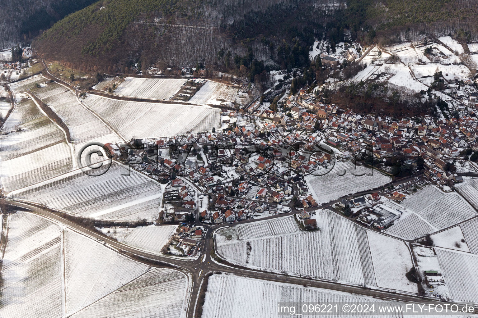 Image drone de Gleisweiler dans le département Rhénanie-Palatinat, Allemagne