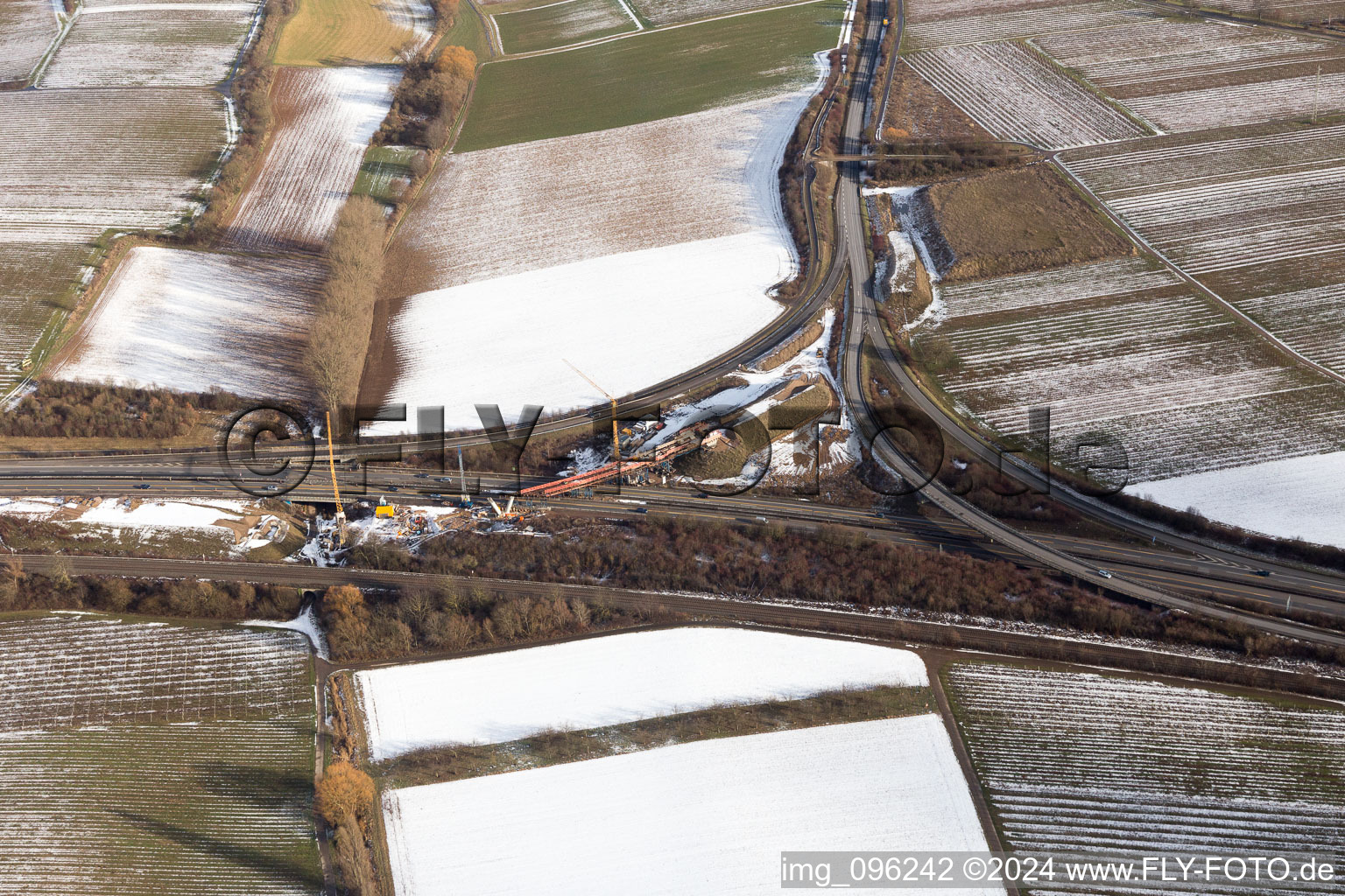 Vue aérienne de Chantier d'élargissement de la circulation à la sortie de l'autoroute A65 à le quartier Dammheim in Landau in der Pfalz dans le département Rhénanie-Palatinat, Allemagne