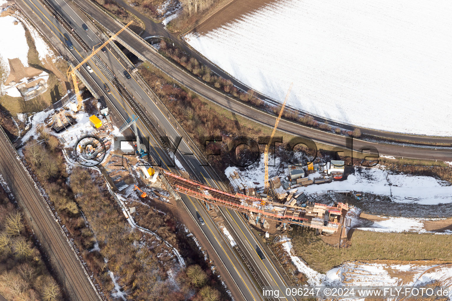 Vue aérienne de Chantier d'élargissement de la circulation à la sortie de l'autoroute A65 à le quartier Dammheim in Landau in der Pfalz dans le département Rhénanie-Palatinat, Allemagne