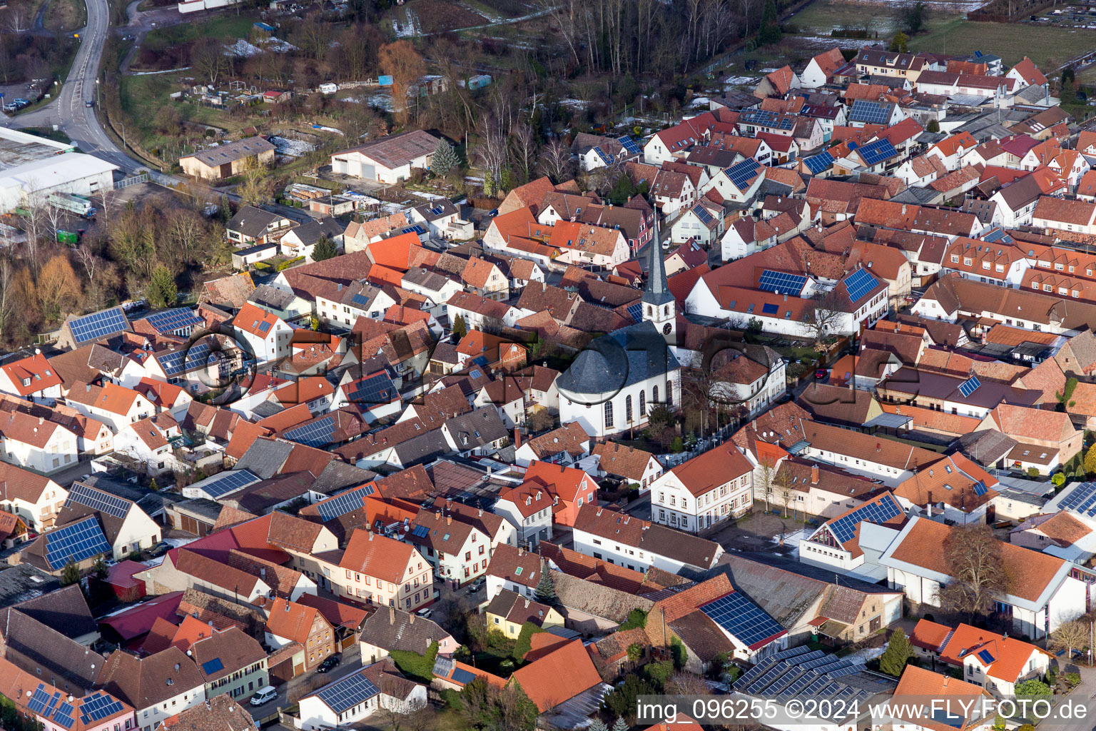 Vue aérienne de Bâtiment religieux (Palatinat) à le quartier Niederhochstadt in Hochstadt dans le département Rhénanie-Palatinat, Allemagne