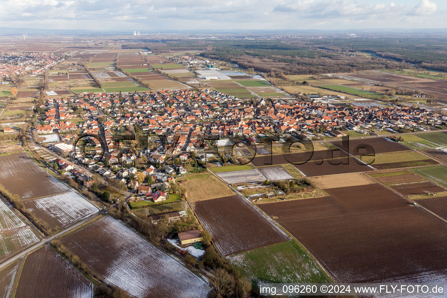 Vue aérienne de Champs agricoles et surfaces utilisables à Zeiskam dans le département Rhénanie-Palatinat, Allemagne
