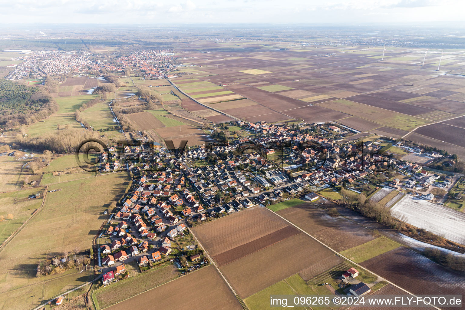Vue aérienne de Champs agricoles et surfaces utilisables à Knittelsheim dans le département Rhénanie-Palatinat, Allemagne