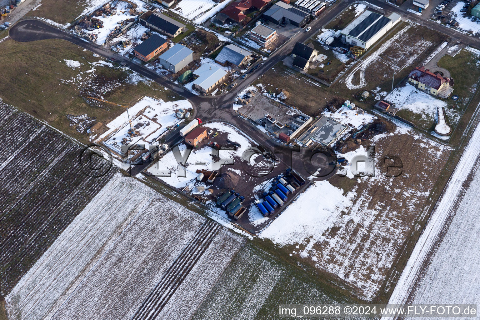 Hatzenbühl dans le département Rhénanie-Palatinat, Allemagne du point de vue du drone