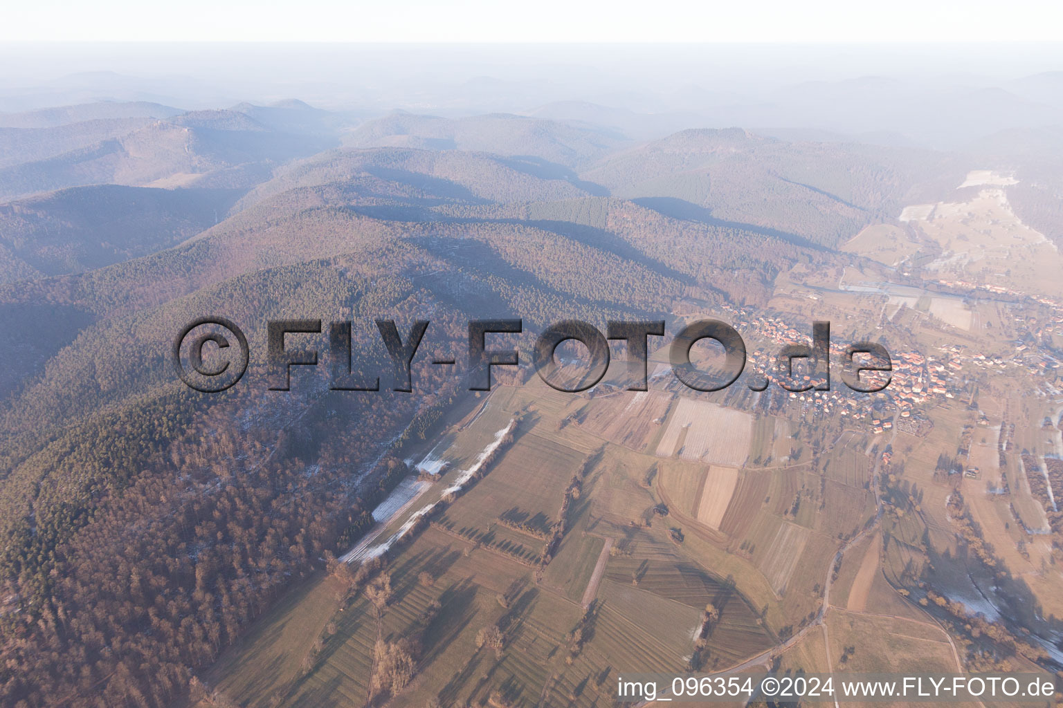 Vue oblique de Wingen dans le département Bas Rhin, France