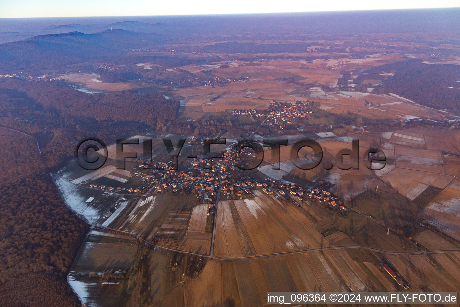 Vue aérienne de Memmelshoffen dans le département Bas Rhin, France