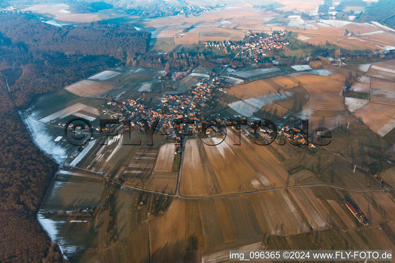 Vue aérienne de Memmelshoffen dans le département Bas Rhin, France