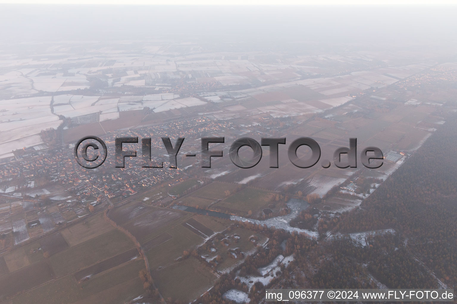 Steinfeld dans le département Rhénanie-Palatinat, Allemagne du point de vue du drone