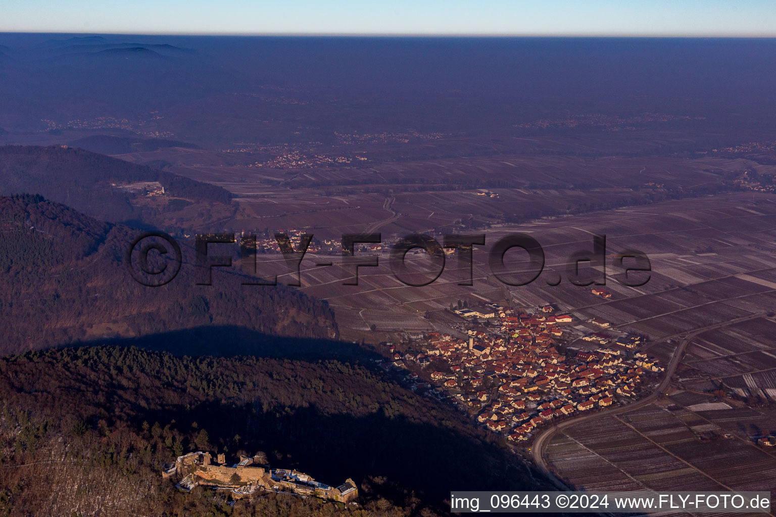 Vue oblique de Madenbourg à Eschbach dans le département Rhénanie-Palatinat, Allemagne