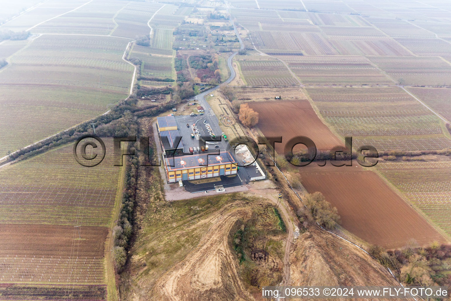 Vue aérienne de Site de l'usine de tri des déchets et recyclage d'Edesheim à Knöringen dans le département Rhénanie-Palatinat, Allemagne