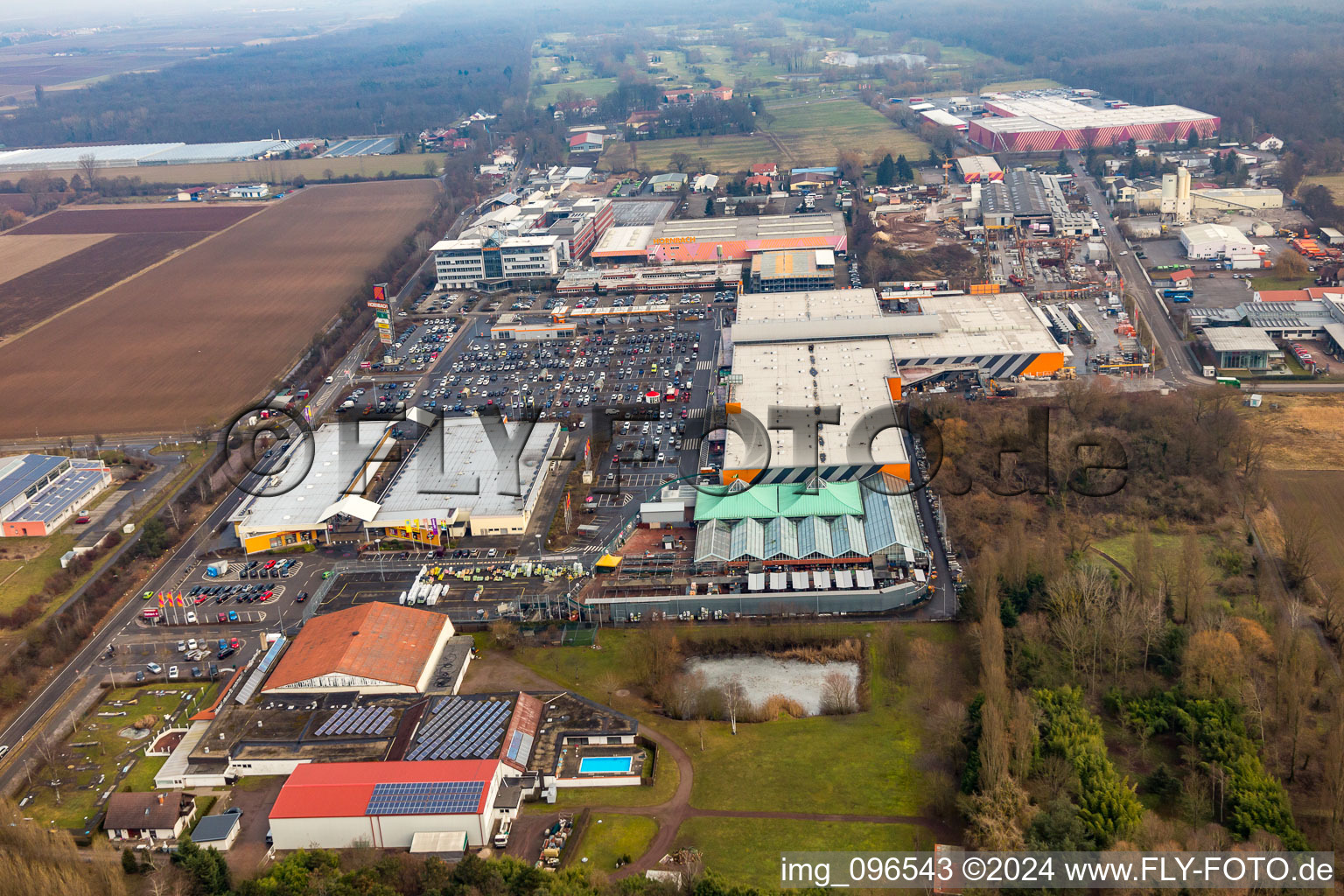 Vue aérienne de Quincaillerie Hornbach de l'ouest à Bornheim dans le département Rhénanie-Palatinat, Allemagne