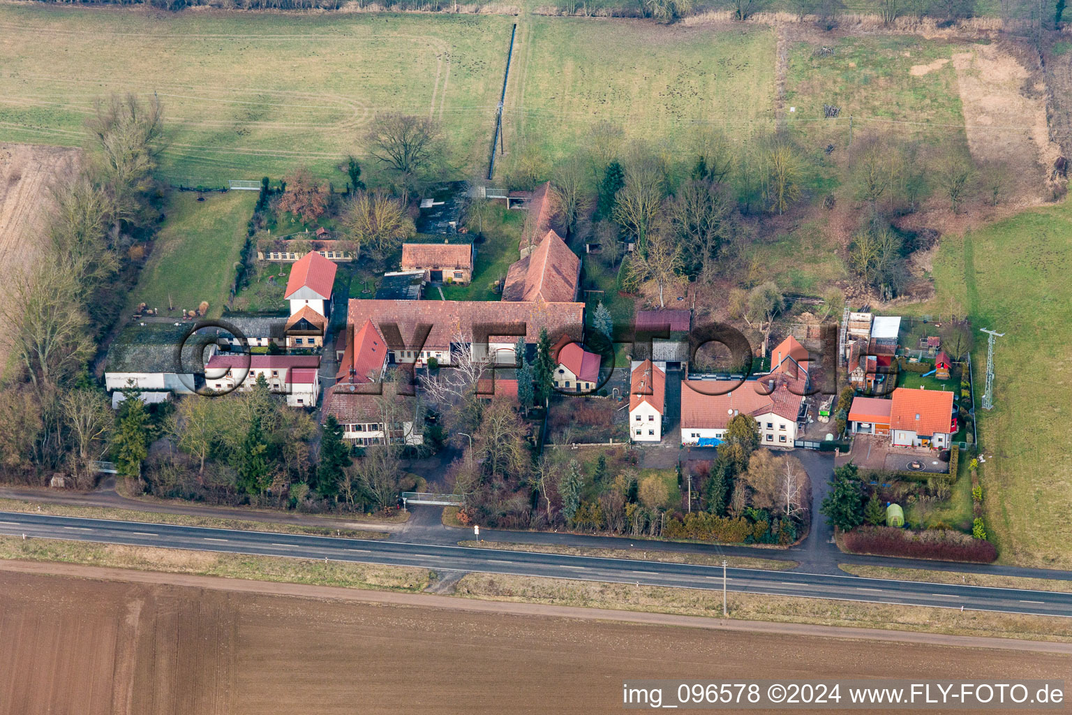 Höfen dans le département Rhénanie-Palatinat, Allemagne du point de vue du drone