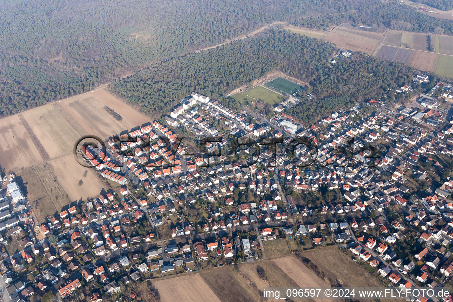 Bickenbach dans le département Hesse, Allemagne vue d'en haut