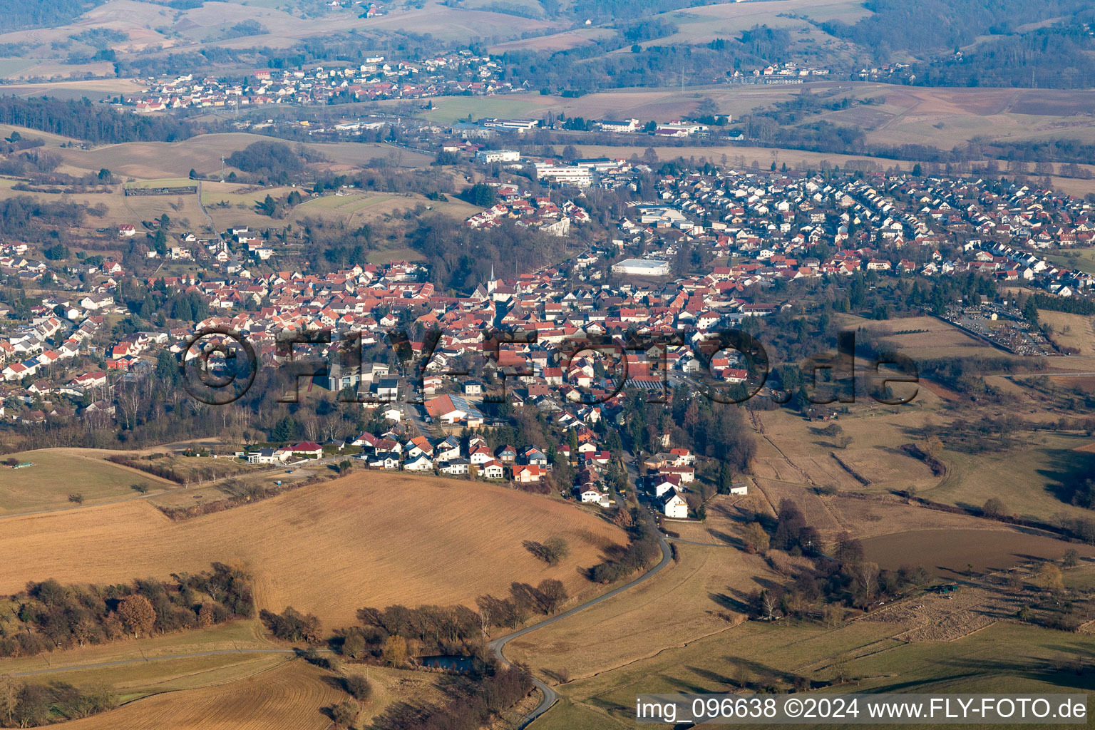 Vue aérienne de Fränkisch-Crumbach dans le département Hesse, Allemagne