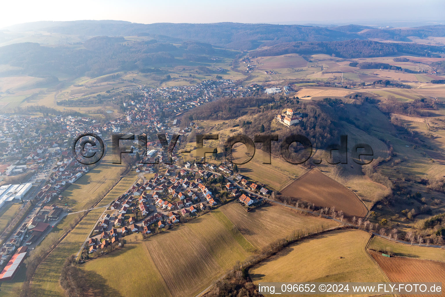 Vue oblique de Château Reichelsheim à Reichelsheim dans le département Hesse, Allemagne