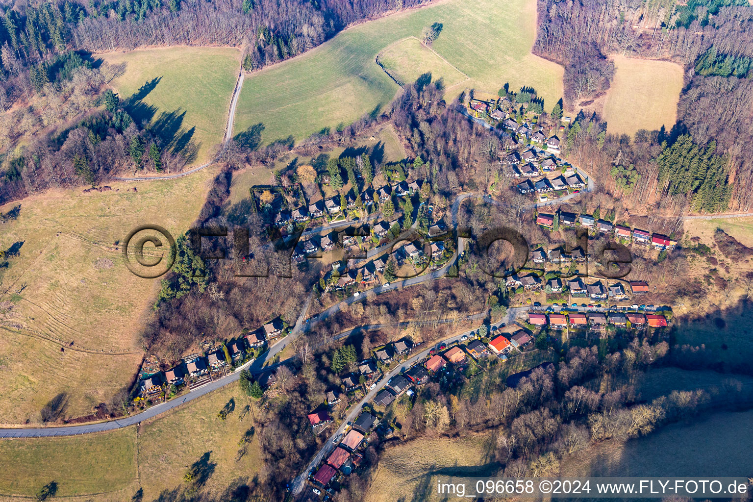 Vue aérienne de Complexe de maisons de vacances Formbach (Odenwald) à le quartier Unter-Ostern in Reichelsheim dans le département Hesse, Allemagne