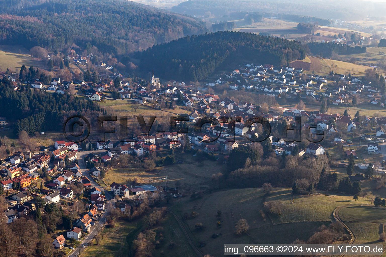 Vue aérienne de Du nord à le quartier Hammelbach in Grasellenbach dans le département Hesse, Allemagne