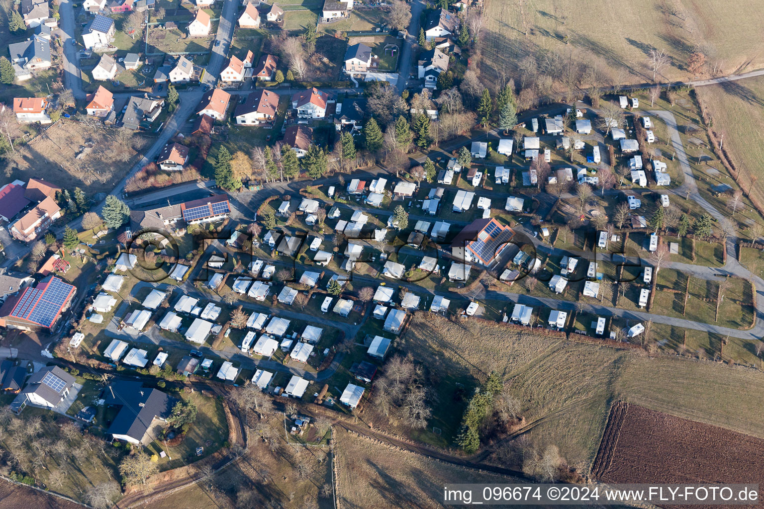 Vue aérienne de Caravanes et tentes - camping - et emplacement pour tentes Camping Park Hammelbach à le quartier Hammelbach in Grasellenbach dans le département Hesse, Allemagne