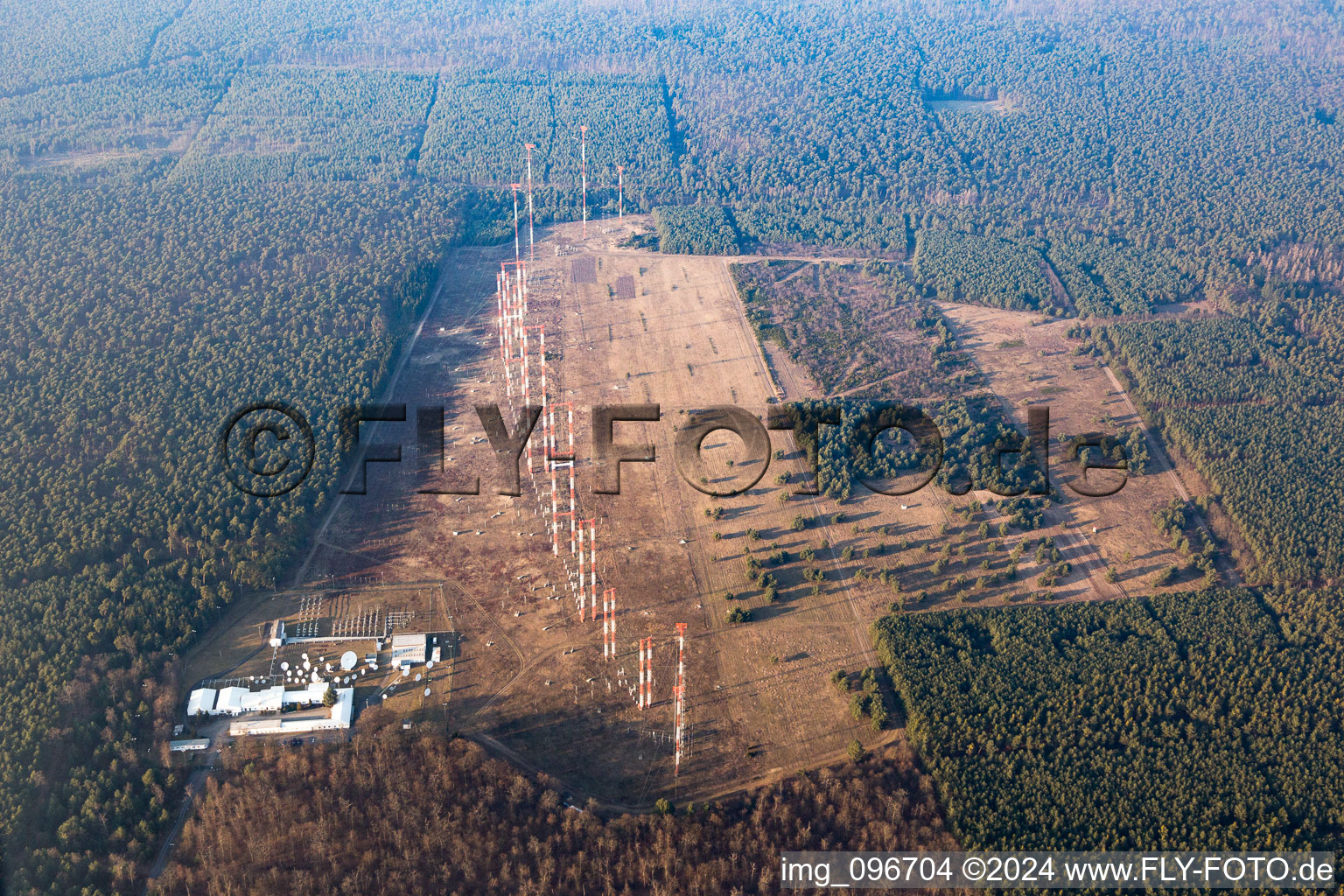 Photographie aérienne de Système d'antenne à Lampertheim dans le département Hesse, Allemagne