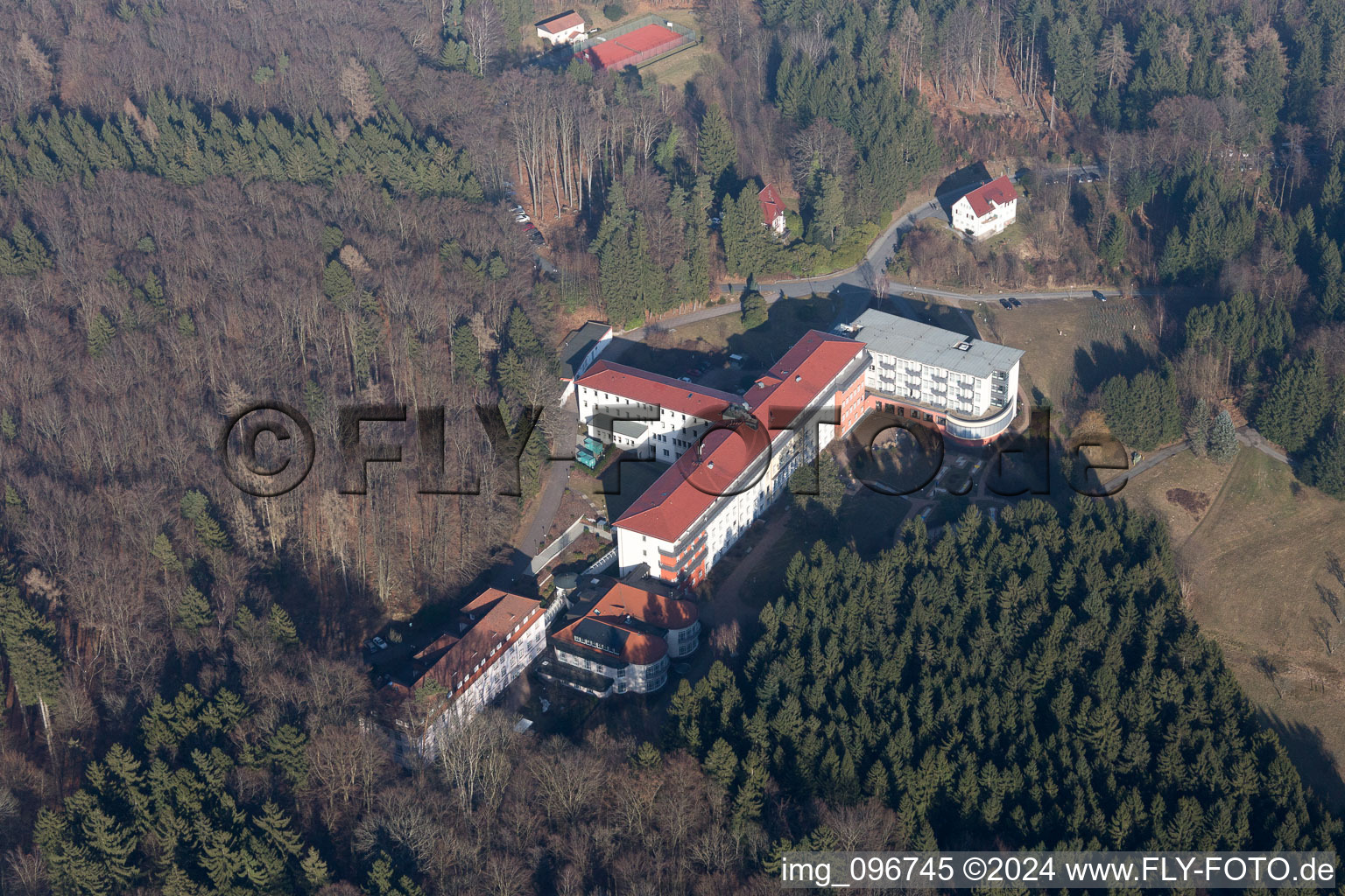 Vue aérienne de Terrain hospitalier de la Clinique Eleonoren à Lindenfels dans le département Hesse, Allemagne