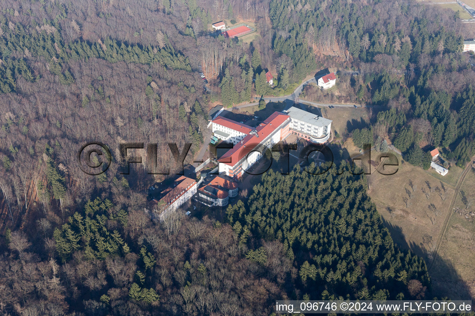 Vue aérienne de Terrain hospitalier de la Clinique Eleonoren à Lindenfels dans le département Hesse, Allemagne