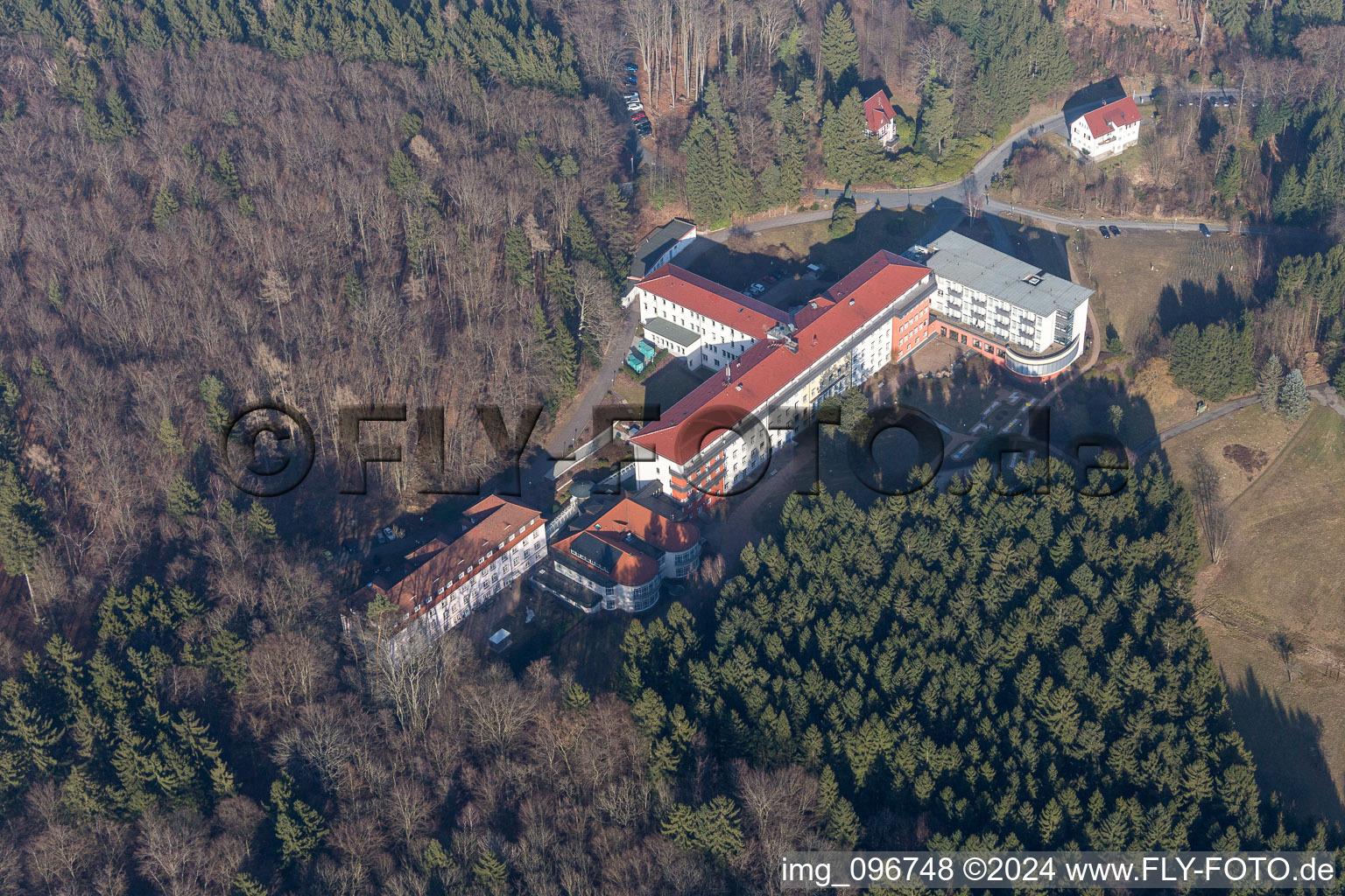 Vue aérienne de Terrain hospitalier de la Clinique Eleonoren à le quartier Winterkasten in Lindenfels dans le département Hesse, Allemagne