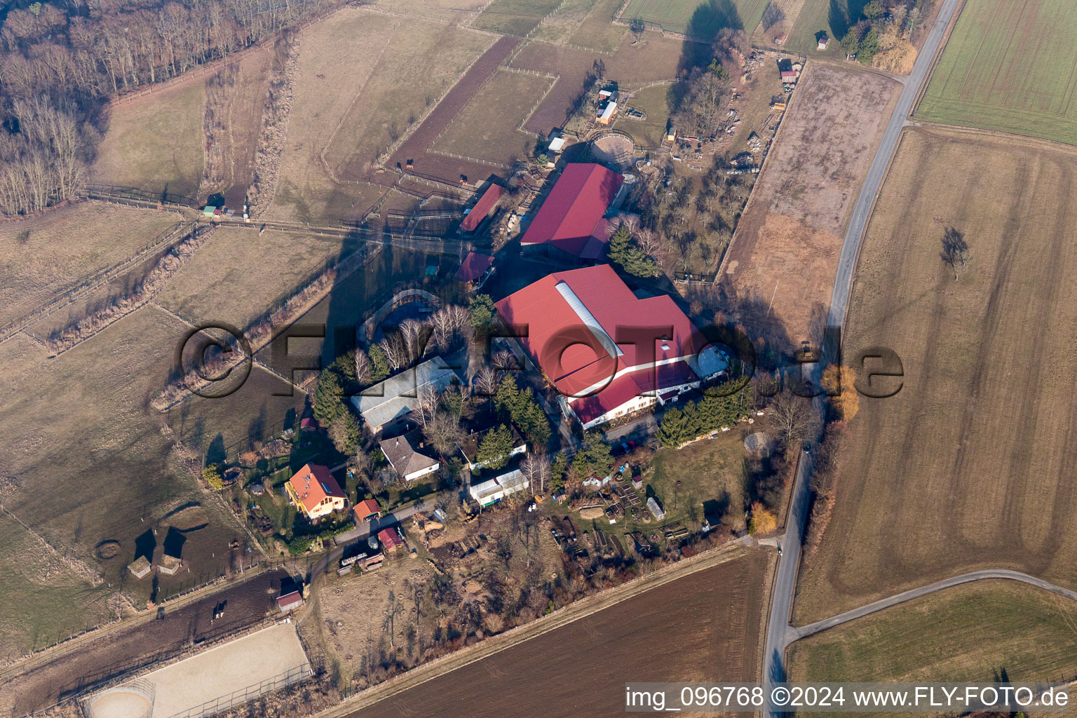 Vue aérienne de Centre de séminaire Hof Herrenberg eV à le quartier Kirchbrombach in Brombachtal dans le département Hesse, Allemagne