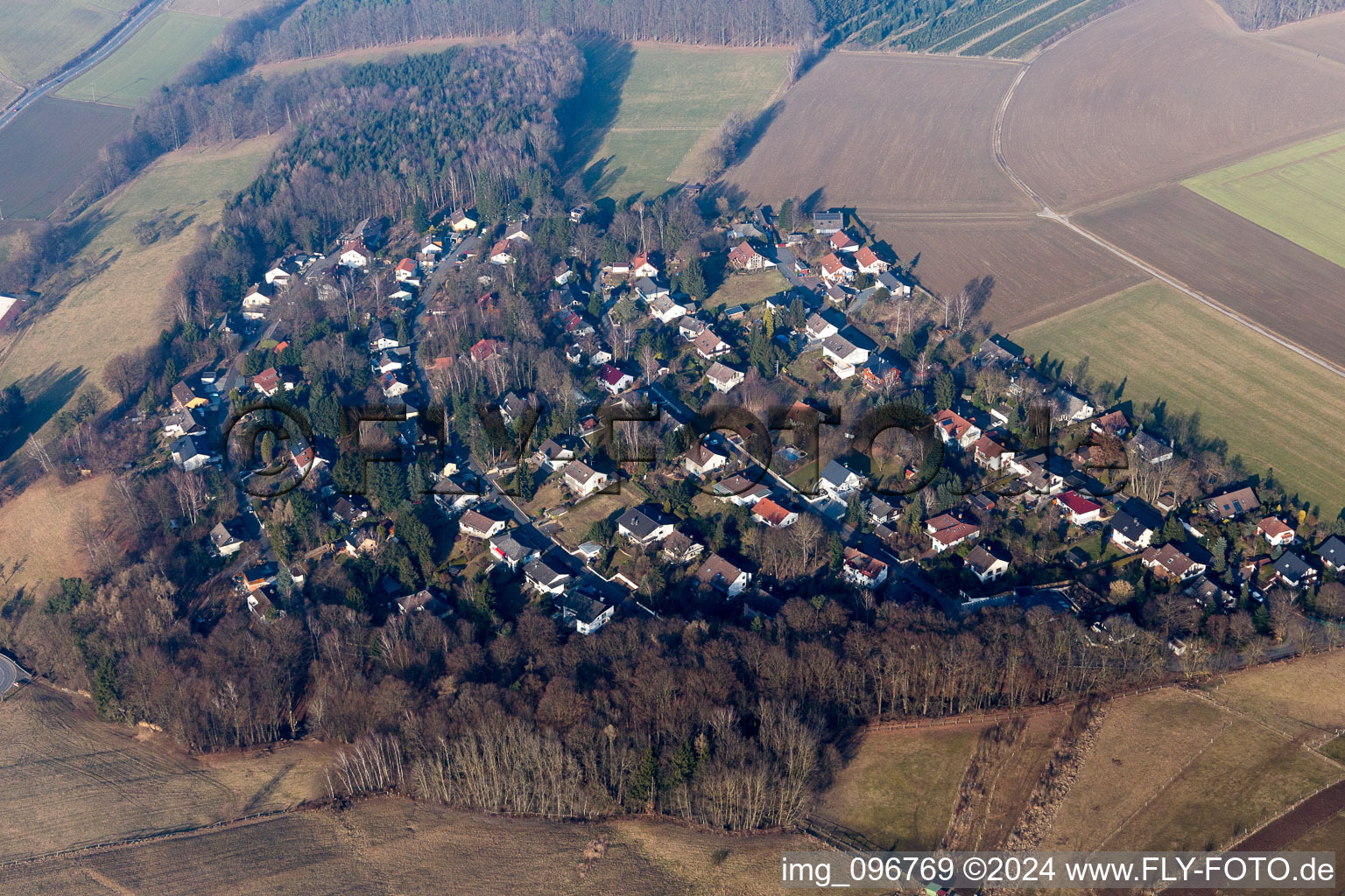 Vue aérienne de Herrenwaldchen à le quartier Kirchbrombach in Brombachtal dans le département Hesse, Allemagne