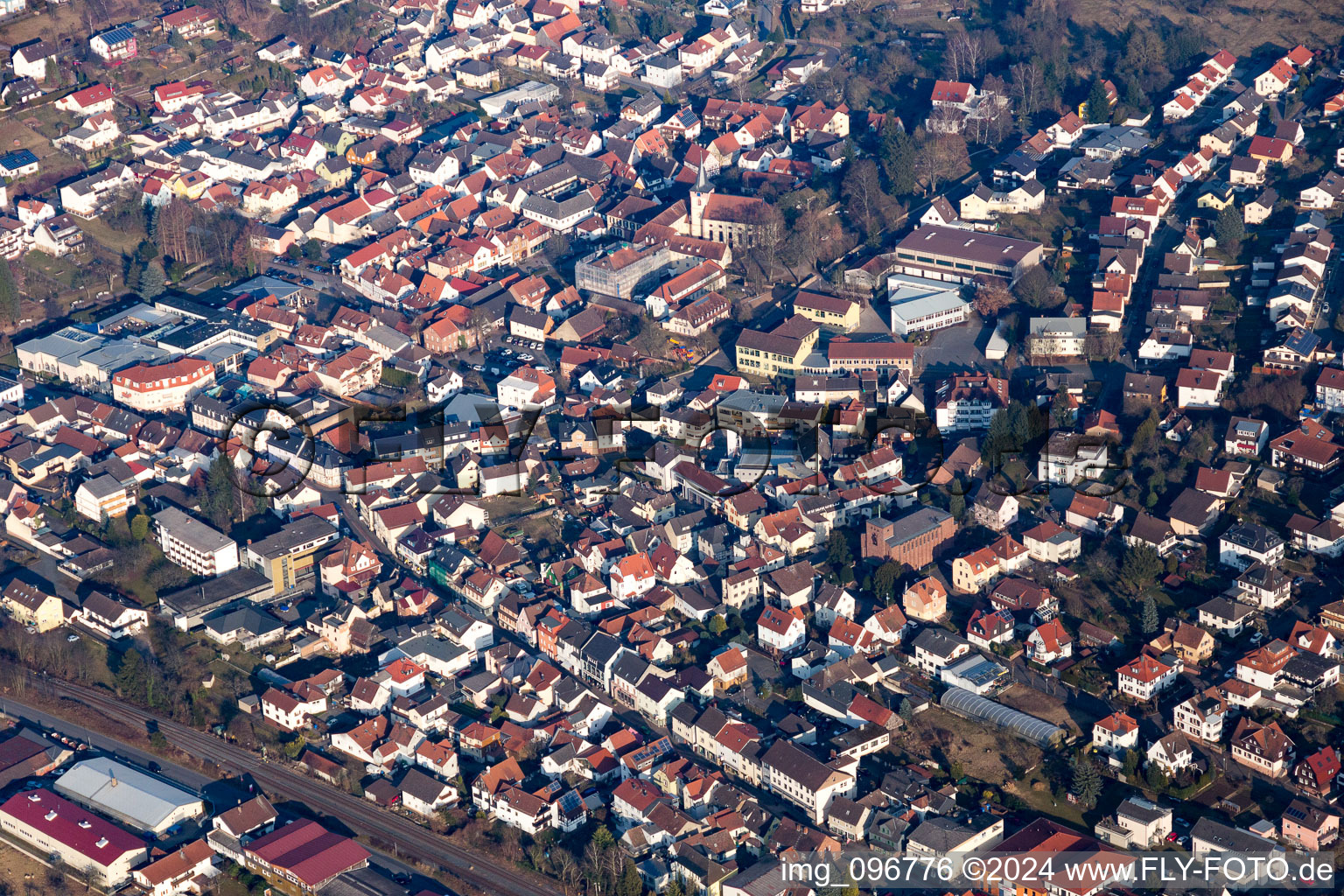 Vue aérienne de Bahnhofstr. à Bad König dans le département Hesse, Allemagne