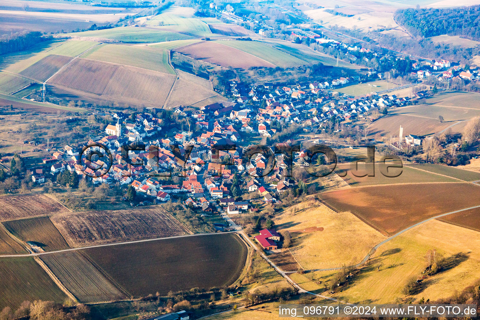 Vue aérienne de Vue sur le village à le quartier Wiebelsbach in Groß-Umstadt dans le département Hesse, Allemagne