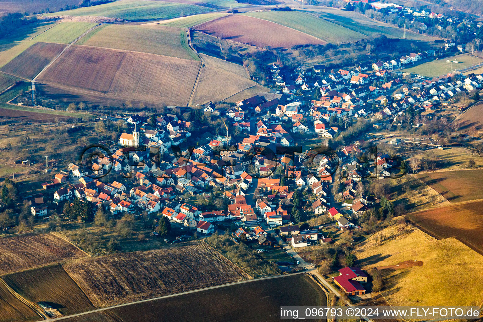 Vue aérienne de Vue sur le village à le quartier Wiebelsbach in Groß-Umstadt dans le département Hesse, Allemagne