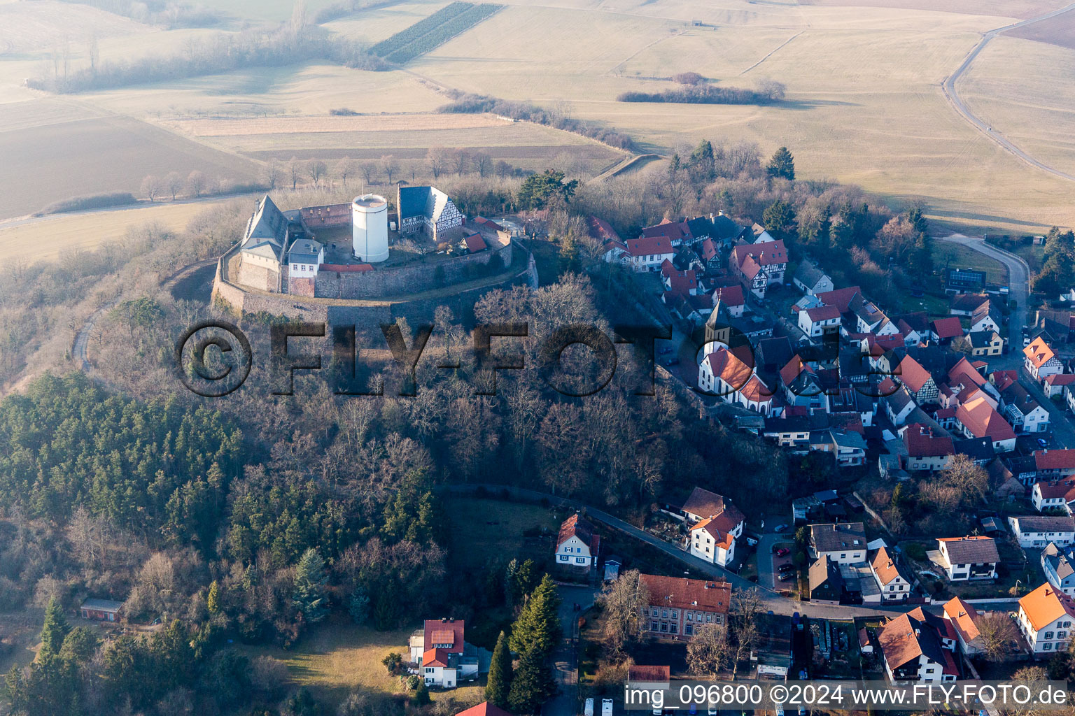 Vue aérienne de Complexe du château du Musée Veste sur le Burgweg à le quartier Hering in Otzberg dans le département Hesse, Allemagne