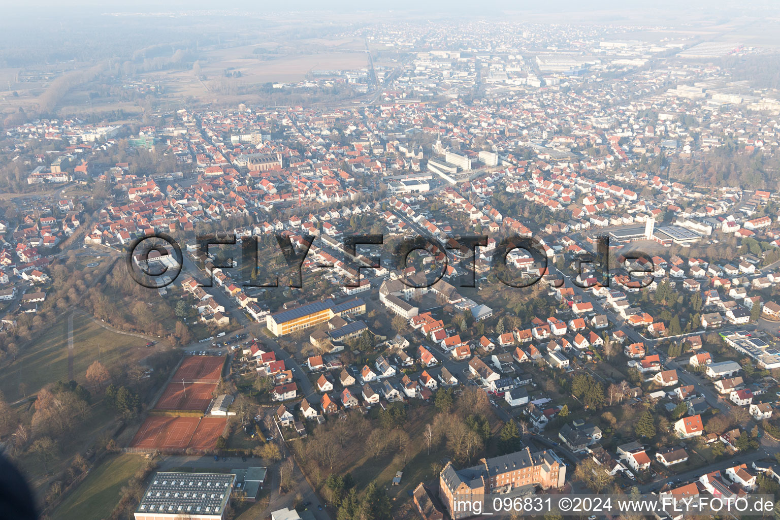 Dieburg dans le département Hesse, Allemagne depuis l'avion