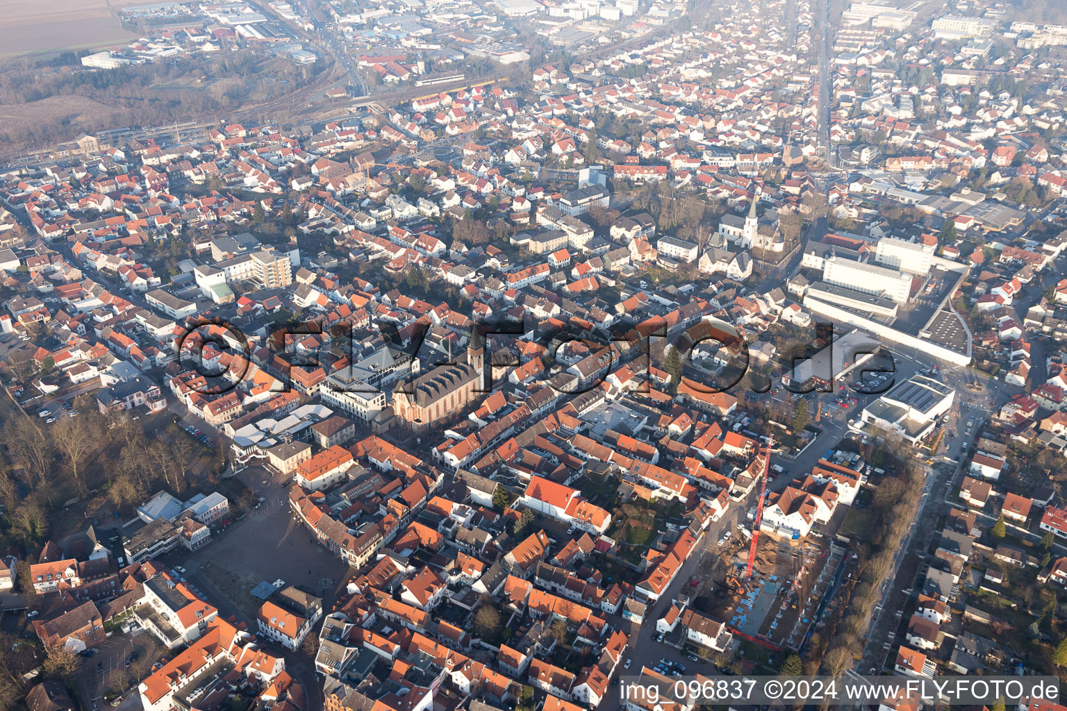 Vue aérienne de Vieille ville et centre-ville à Dieburg dans le département Hesse, Allemagne