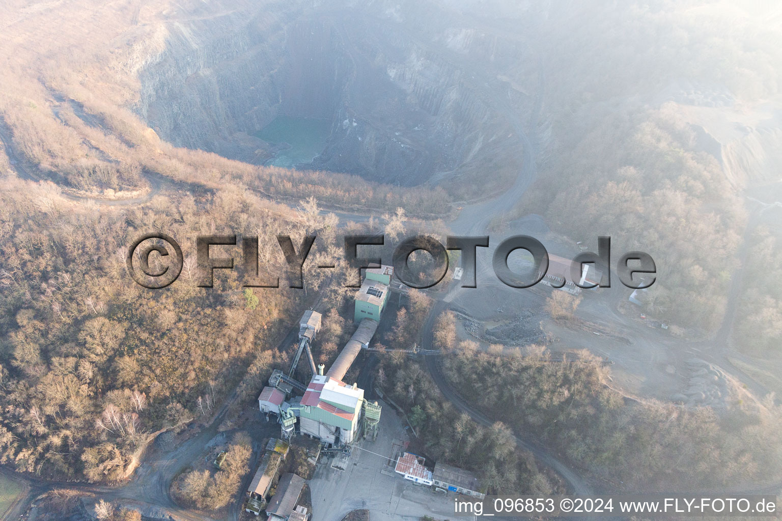 Vue aérienne de Carrière à Roßdorf dans le département Hesse, Allemagne