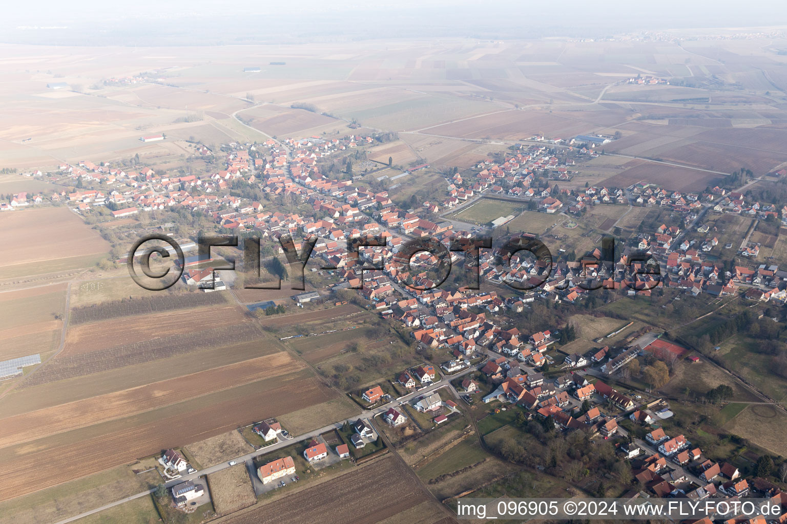 Seebach dans le département Bas Rhin, France depuis l'avion