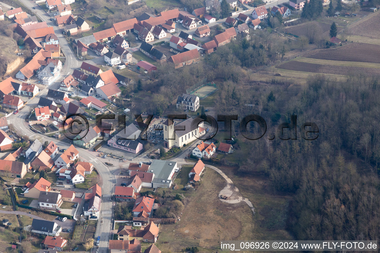 Neewiller-près-Lauterbourg dans le département Bas Rhin, France d'un drone